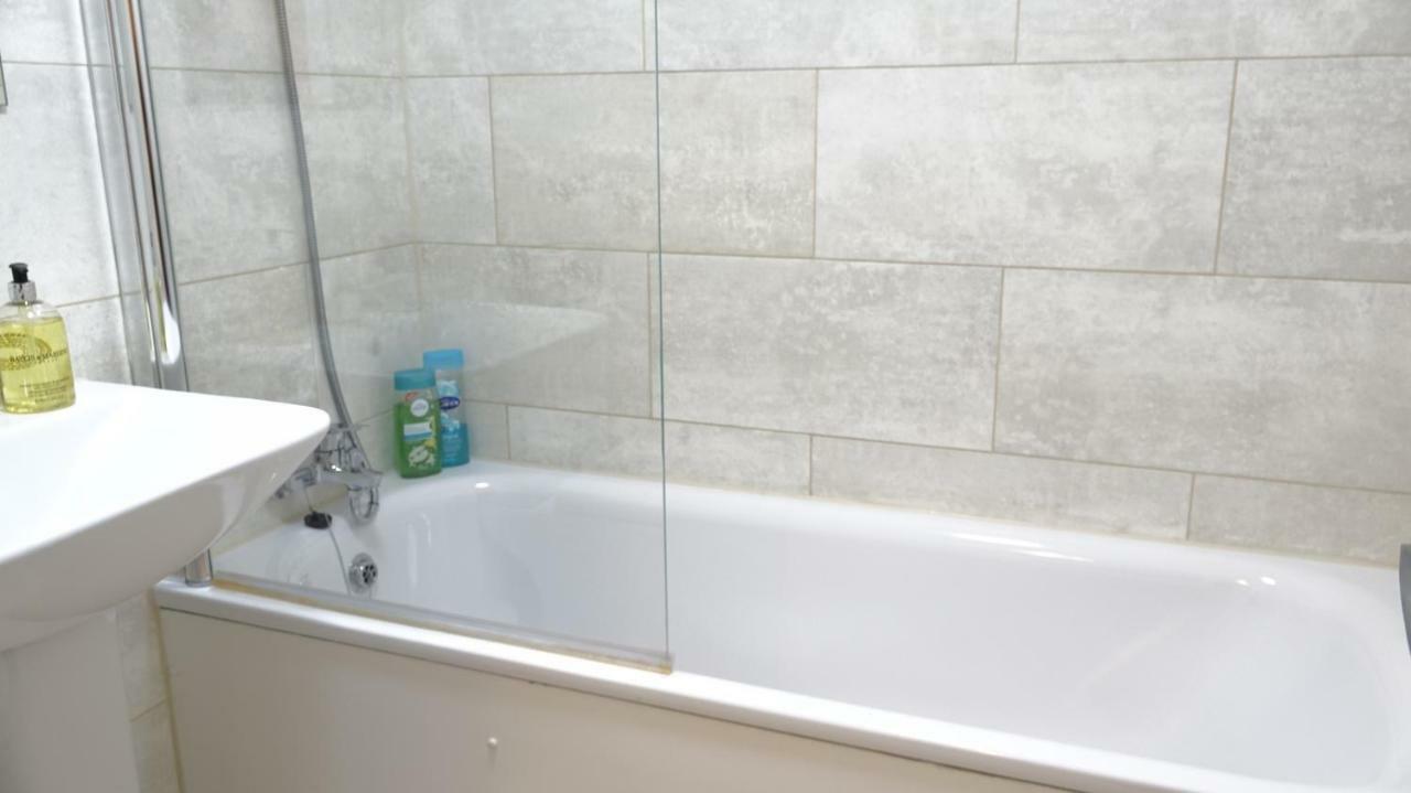 Luxury 2 Bed 2 Bath - Free Parking - 5Min To Airport - Sleeps 6 Apartment Ashford  Exterior foto
