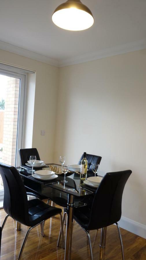 Luxury 2 Bed 2 Bath - Free Parking - 5Min To Airport - Sleeps 6 Apartment Ashford  Exterior foto