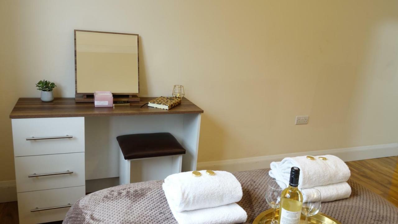 Luxury 2 Bed 2 Bath - Free Parking - 5Min To Airport - Sleeps 6 Apartment Ashford  Exterior foto