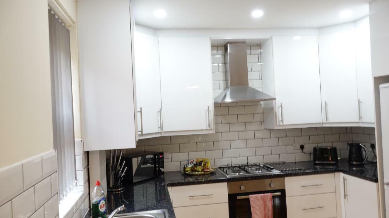 Luxury 2 Bed 2 Bath - Free Parking - 5Min To Airport - Sleeps 6 Apartment Ashford  Exterior foto